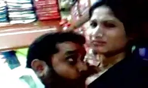 দ্বৈত চোদা চুদী মেয়ে ও এক পুরুষ মুখের ভিতরের বাঁড়ার রস খাবার