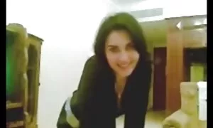 সুন্দরী চোদা চুিদ বালিকা
